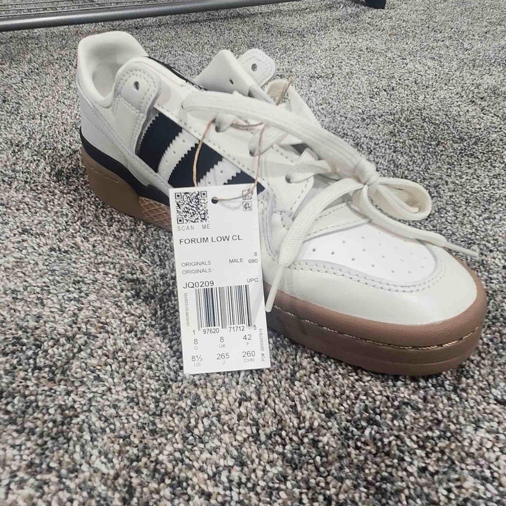 Adidas Forum Low White and Black

BRAND NEW WITH TAGS